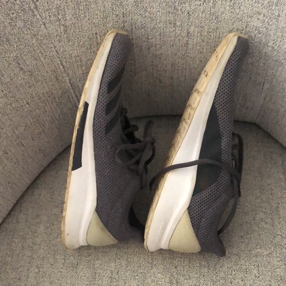 Women addidas running shoes in excellent condition size 7.5 - Picture 2 of 5